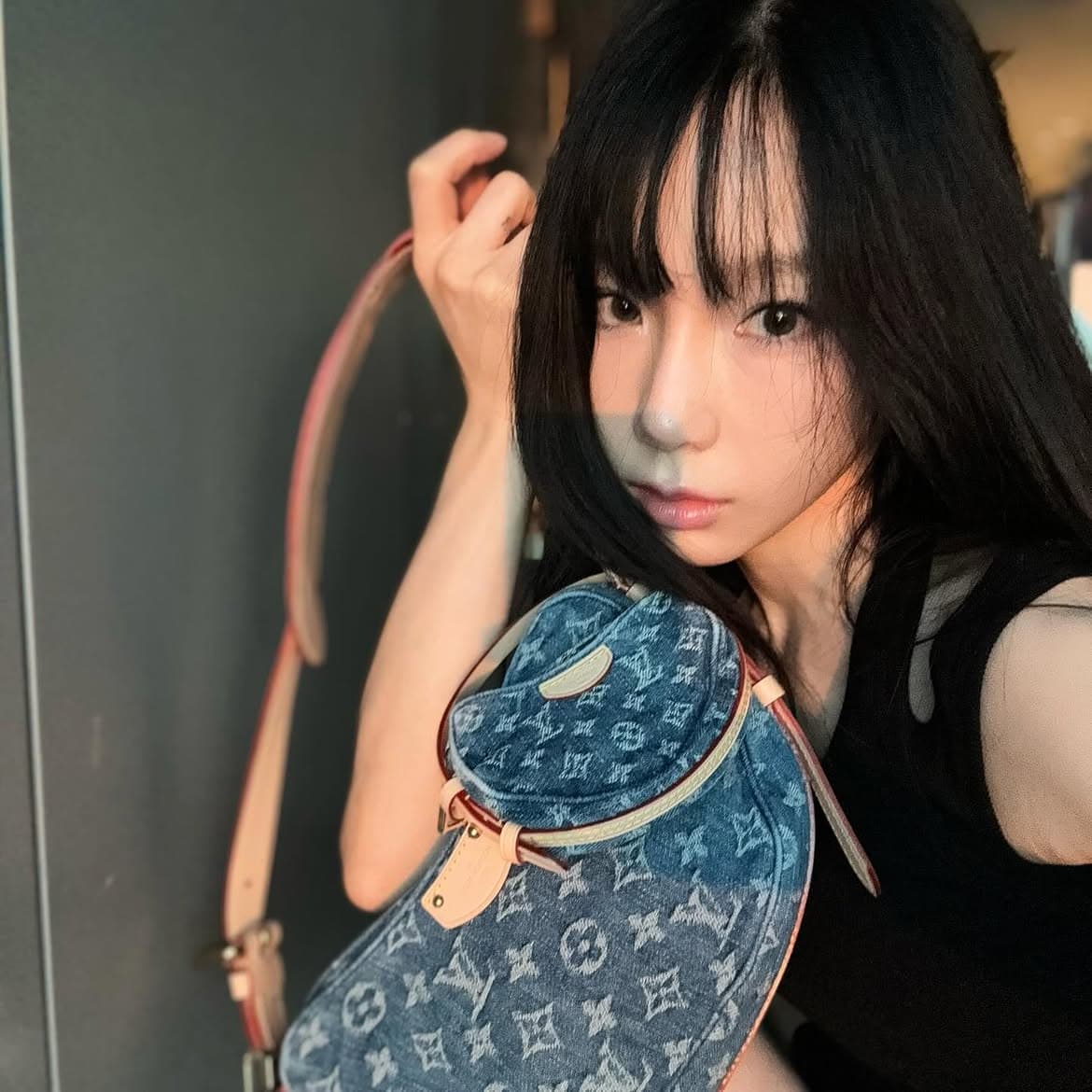 (태연 픽) 루이비통 크로와상 MM 모노그램 데님 블루