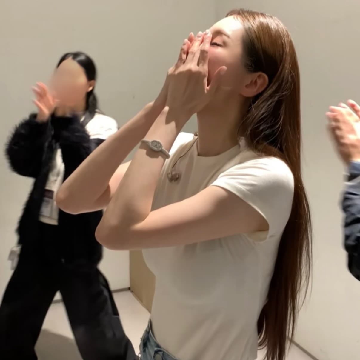 (강민경 픽) 까르띠에 베누아 워치 화이트 골드 다이아 셋팅 화이트 골드 뱅글